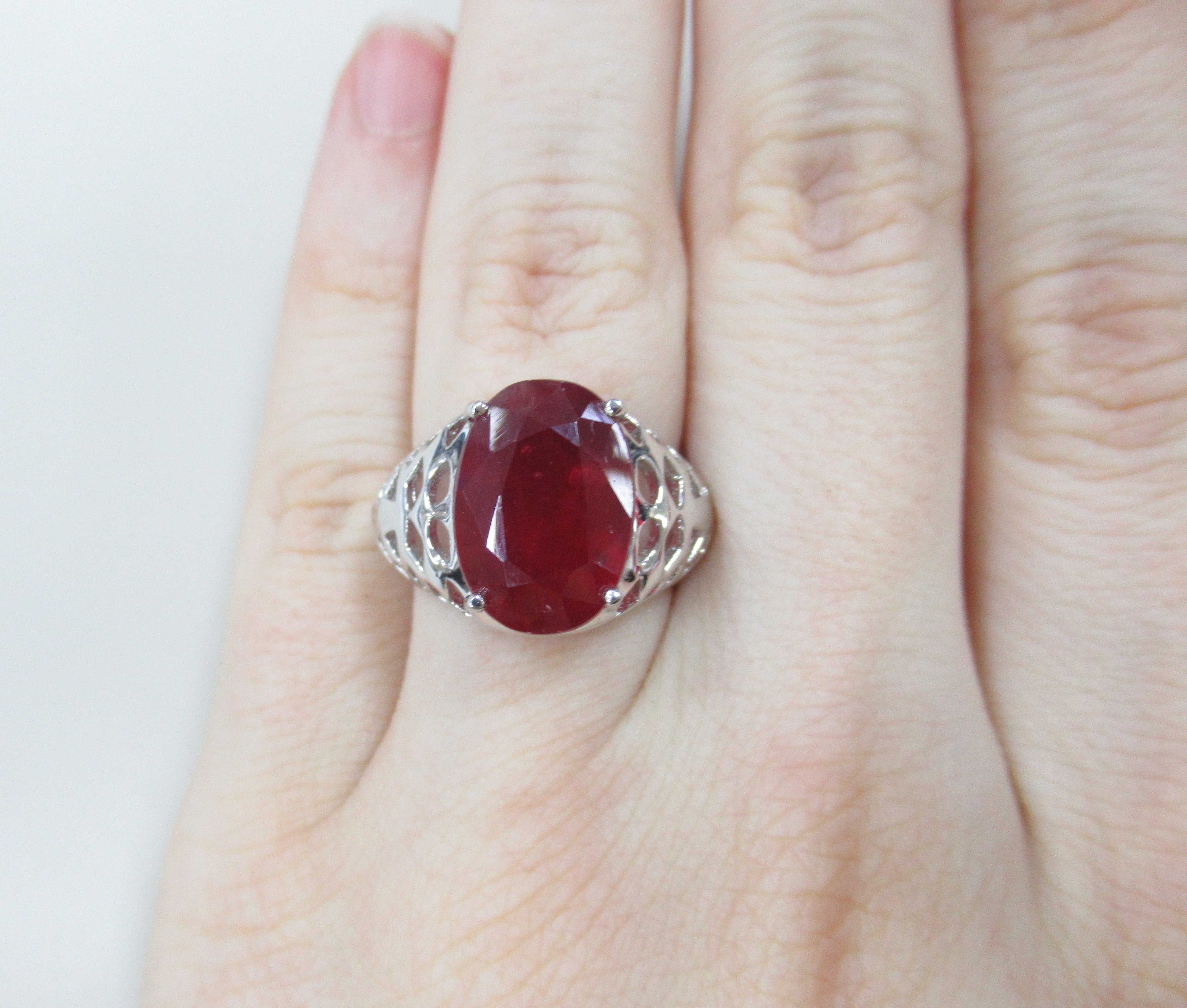 Серебряное кольцо с рубином